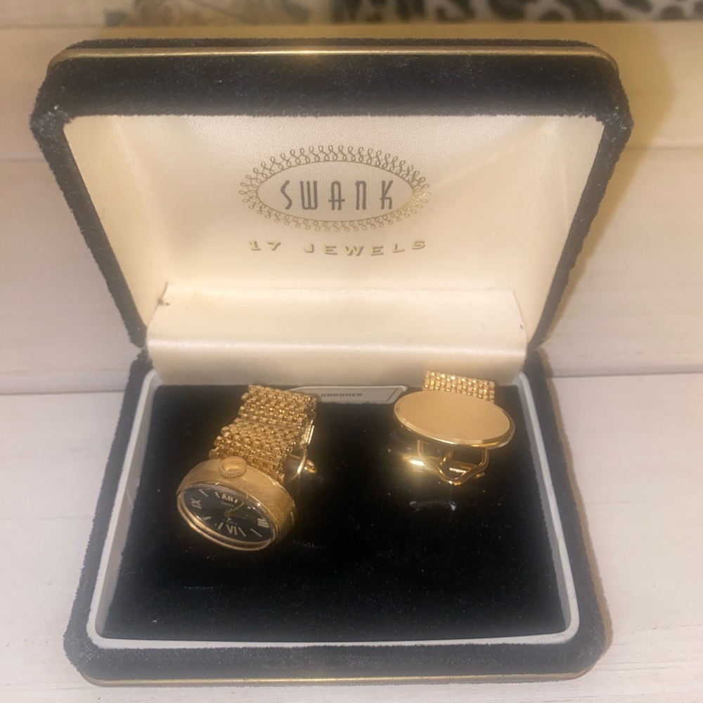 SWANK Gold Cufflinks Set - Picture 3 of 7